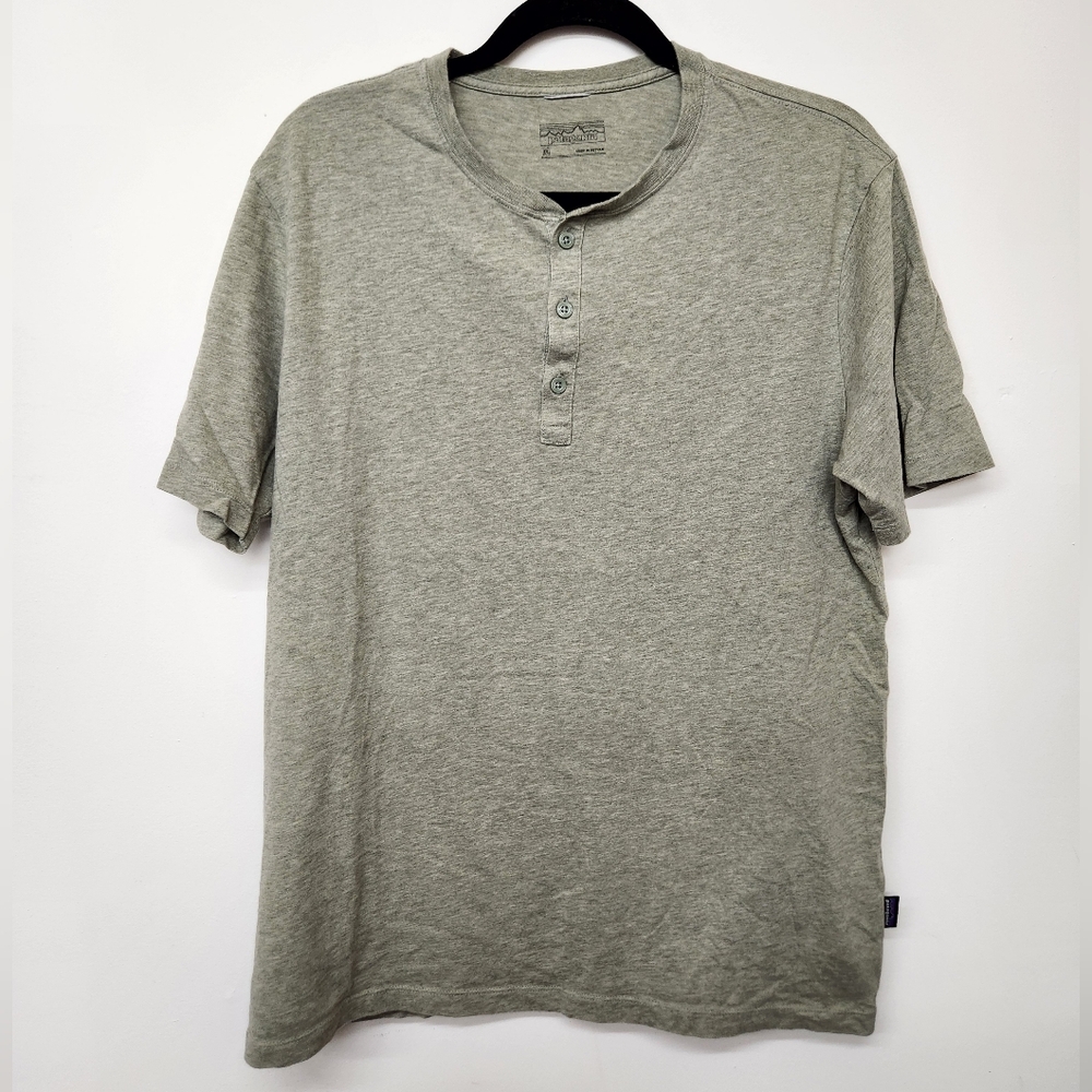 Patagonia Henley Short Sleeve TShirt Mens Medium Button Front Light Green Casual